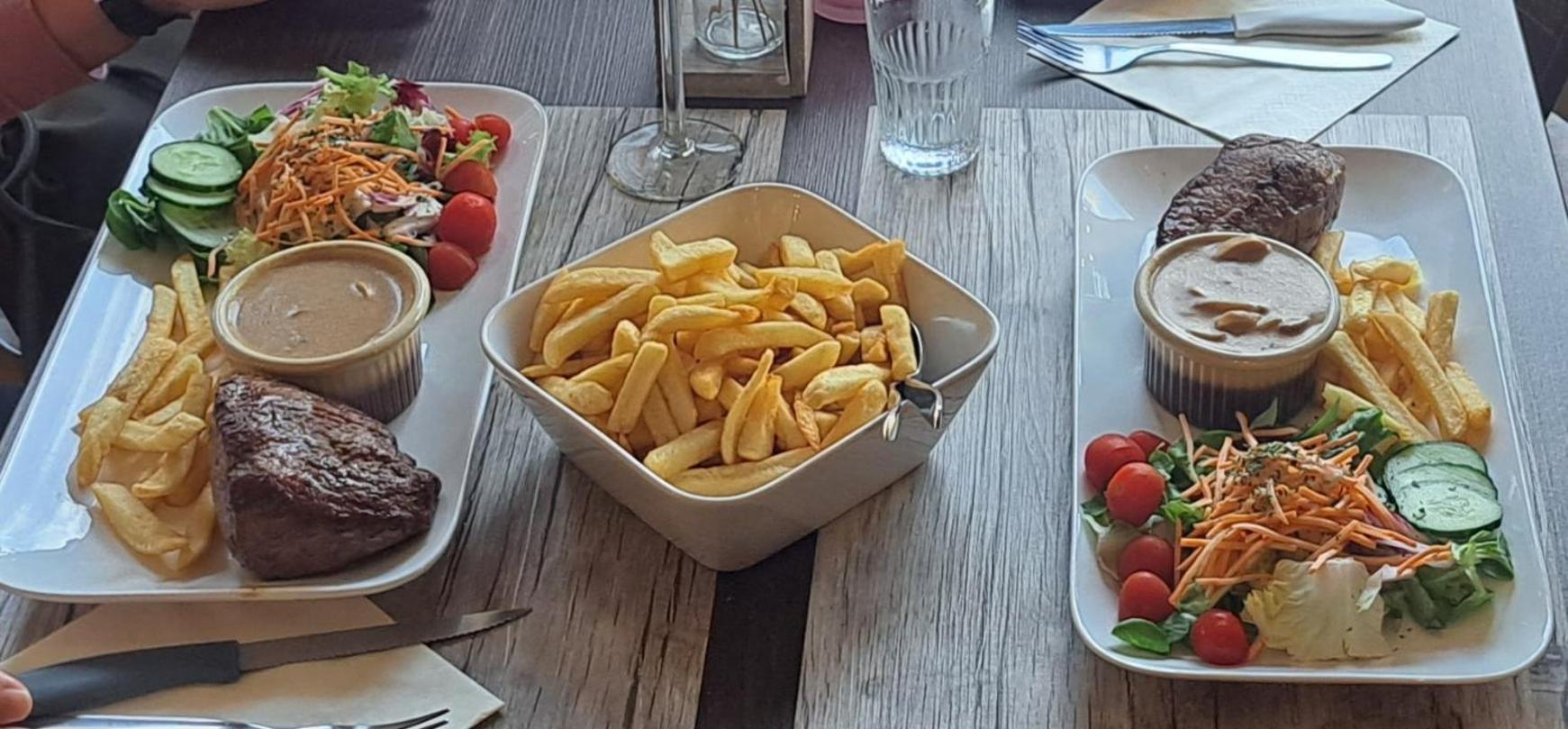 Dikke Vriend , Herberg & Taverne 吉尼 外观 照片